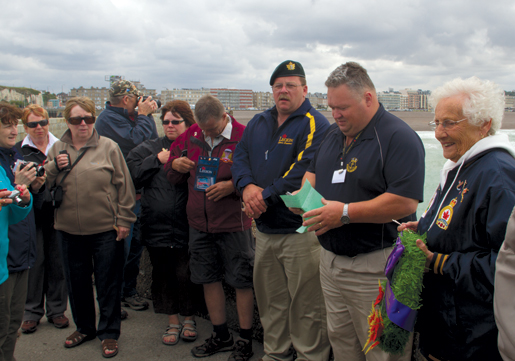 Scott Briand lit la prière navale à Dieppe. [PHOTO : TOM MacGREGOR]