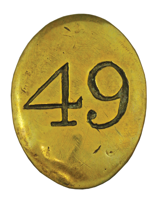 Le « 49 » sur la plaque ovale indique le 49th  Regiment of Foot. [PHOTO : NIAGARA HISTORICAL SOCIETY & MUSEUM]
