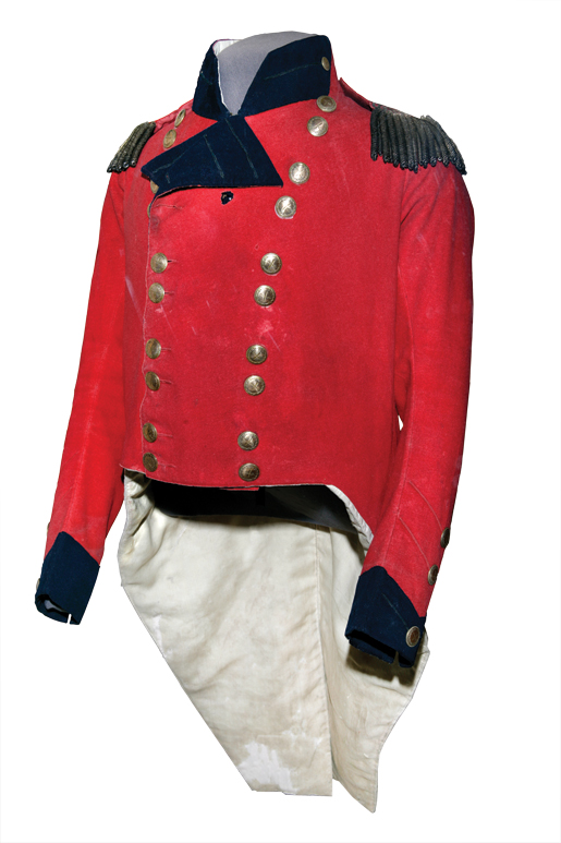 La veste d’officier que portait Brock quand il a été atteint à mort aux hauteurs de Queenston. [PHOTO : MUSÉE CANADIEN DE LA GUERRE—19670070-009]