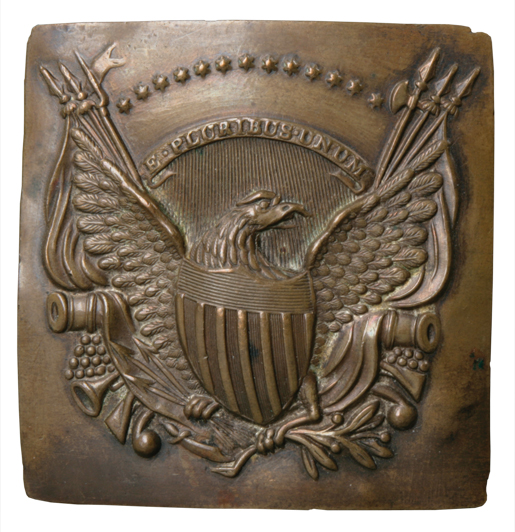 Une plaque de shako de l’armée états-unienne. [PHOTO : MUSÉE CANADIEN DE LA GUERRE—19770094]