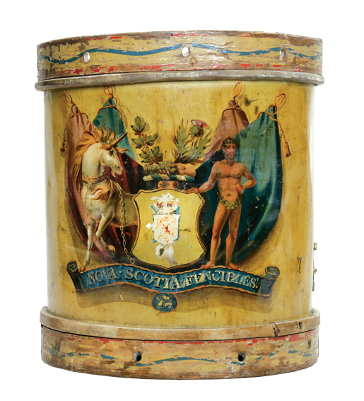 Un tambour des Nova Scotia Fencibles utilisé pendant la guerre de 1812. [PHOTO : MUSÉE CANADIEN DE LA GUERRE—19390005-009]