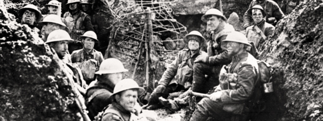 Les Canadiens occupent un emplacement de mitrailleuses à la crête de Vimy en avril 1917. [  PHOTO : WILLIAM IVOR CASTLE, BIBLIOTHÈque et archives canada—PA001101]