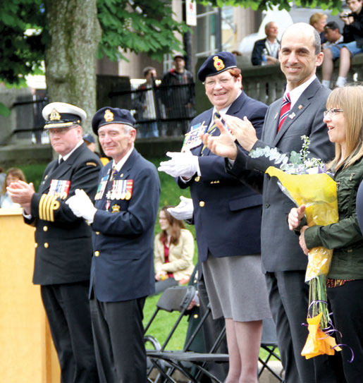 Les invités officiels et les dirigeants élus de la Légion  assistent aux cérémonies du crépuscule des cadets. [PHOTO: JENNIFER MORSE]