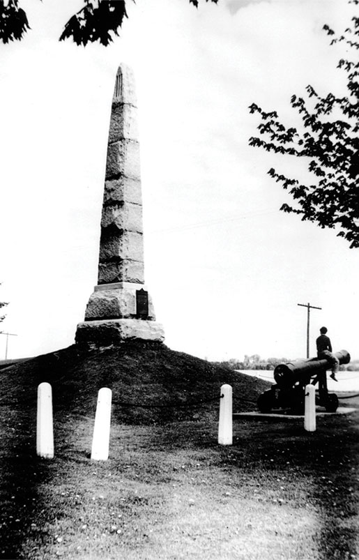 Le monument à la ferme Crysler. [PHOTO : BIBLIOTHÈQUE ET ARCHIVES CANADA, C-014466]