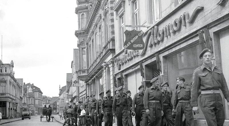 Au Lendemain De La Guerre