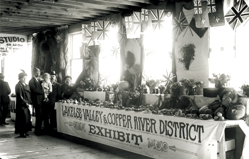 Displaying produce in B.C., 1915. [PHOTO: JACK R. WRATHALL, LIBRARY AND ARCHIVES CANADA—PA095694]