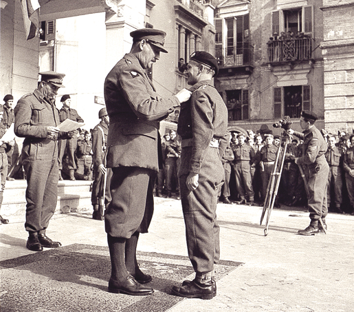 Gen. Oliver Leese presents the Military Cross to Capt. J.L. Buchan of the Calgary Regt. [PHOTO: ALEX STIRTON, LIBRARY AND ARCHIVES CANADA—PA144107]