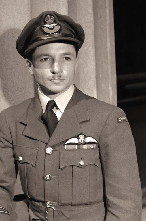 Flying Officer Errol Q. Semple. [PHOTO: CANADIAN FORCES—PL45284]