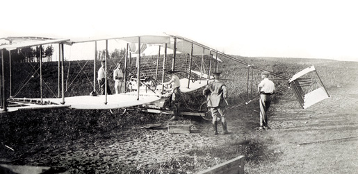 The Canadian Aerodrome Company conducts a demonstration at Camp Petawawa in August 1909. [PHOTO: LIBRARY AND ARCHIVES CANADA—PA020260]