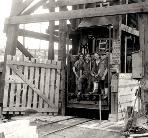 An elevator transports workers to Toronto’s underground waterworks in 1910. [PHOTO: ARCHIVES OF ONTARIO—RG 2-71, SHA-87]