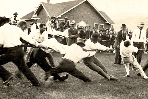 A tug-of-war game is held on Empire Day, 1913. [PHOTO: JANET AND MIKE CLARKE OF NORTHERN IRELAND]