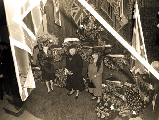 Princess Alice (centre), wife of Canadian Governor General, the Earl of Athlone, launches the annual Poppy Day campaign during the Second World War. [PHOTO: LEGION MAGAZINE ARCHIVES]