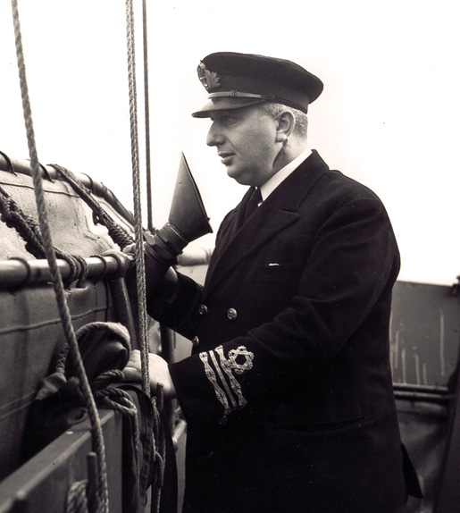 Lieutenant-Commander George Stephen, RCNR. [PHOTO: LIBRARY AND ARCHIVES CANADA—PA105775]