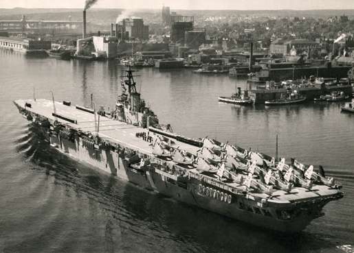 HMCS Magnificent, with her deck crowded with Avengers, mid-1950s. [PHOTO: LEGION MAGAZINE ARCHIVES]