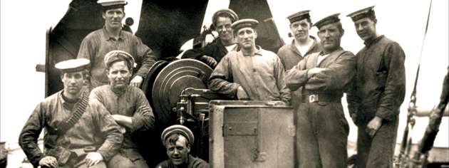 Crew members of HMCS Niobe pause for a photograph taken before the First World War. [PHOTO: LIBRARY AND ARCHIVES CANADA—PA139190]