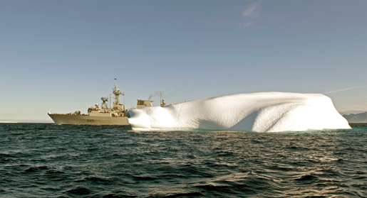 HMCS Toronto (2nd) off Baffin Island, August 2009. [PHOTO: CPL. DANY VEILLETTE, CANADIAN FORCES JOINT IMAGERY CENTRE]