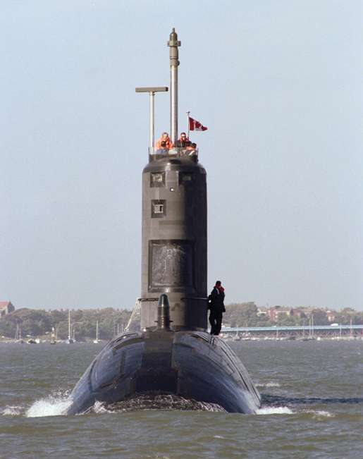 HMCS Windsor leaves the U.K. for her new home in Halifax, October 2001. [PHOTO: ALAN ROWLANDS]