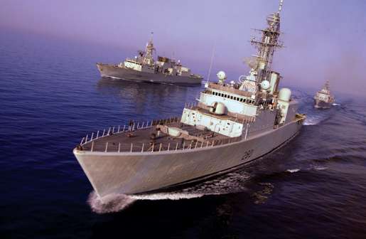 HMCS Iroquois (2nd) with HMCS Regina (2nd) and a New Zealand warship in the Arabian Gulf, May 2003. [PHOTO: CANADIAN FORCES]
