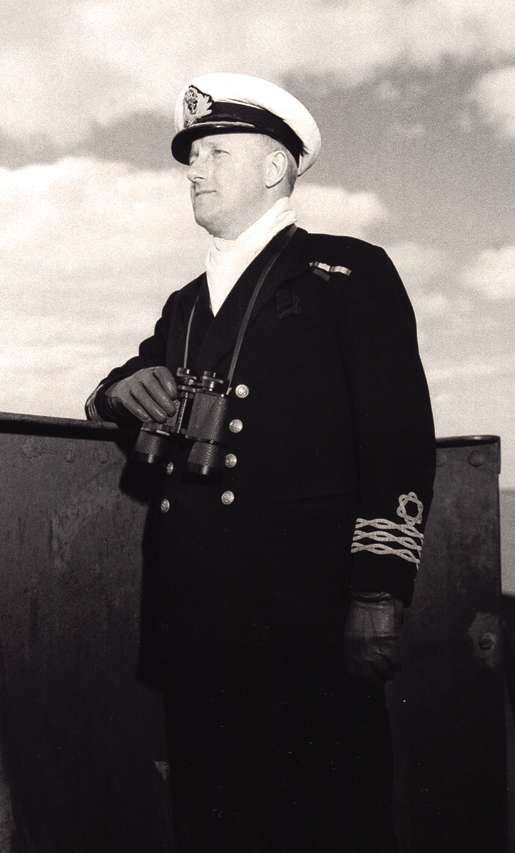 Captain W.B. Armit, January 1941. [PHOTO: V.J. FLOWERS, DND/LIBRARY AND ARCHIVES CANADA—PA104531]