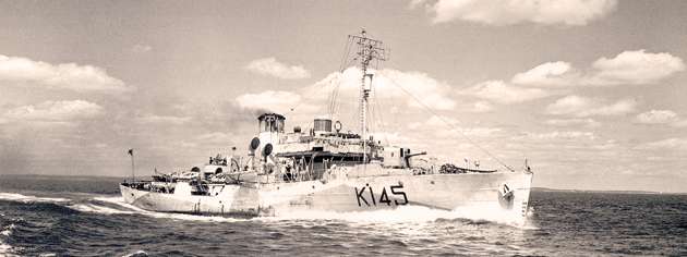 HMCS Arrowhead  off Nova Scotia, 1942. [PHOTO: LIBRARY AND ARCHIVES CANADA—PA136840]