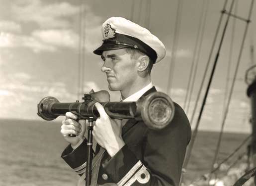 Lieutenant R.L. Hennessy on board HMCS Assiniboine, September 1940. [PHOTO:  LIBRARY AND ARCHIVES CANADA—PA104253]