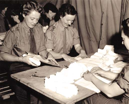 Nursing sisters make bandages at a British hospital in France. [PHOTO: FRANK L. DUBERVILL, LIBRARY AND ARCHIVES CANADA—PA131389]