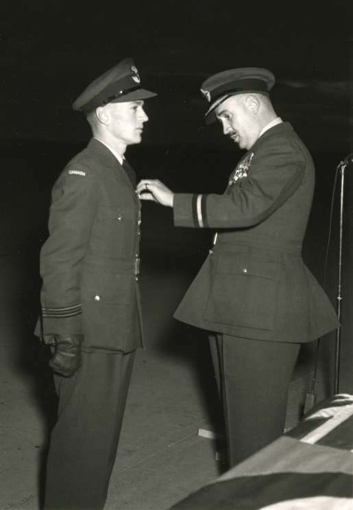 Flying Officer John E. Goldsmith (left) is awarded the Air Force Cross. [PHOTO: CANADIAN FORCES—PL50212]