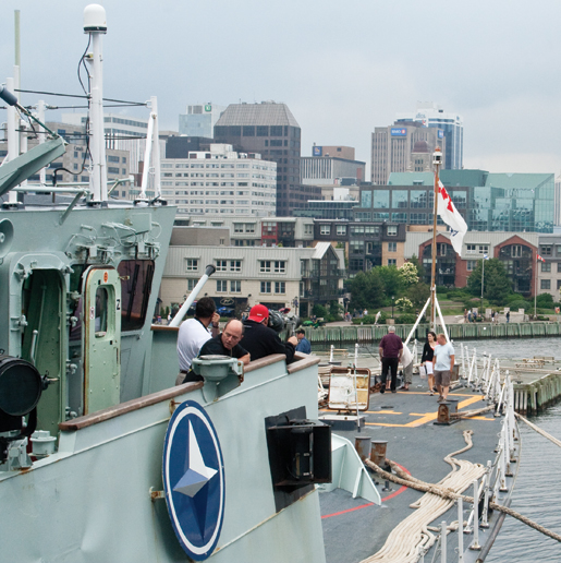 Crowds visit HMCS Toronto. [PHOTO: TOM MacGREGOR]