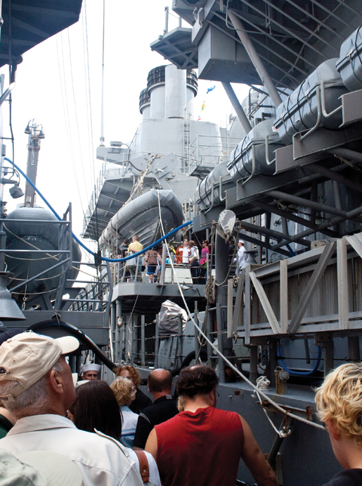 A lineup forms to see USS Gettysburg. [PHOTO: TOM MacGREGOR]