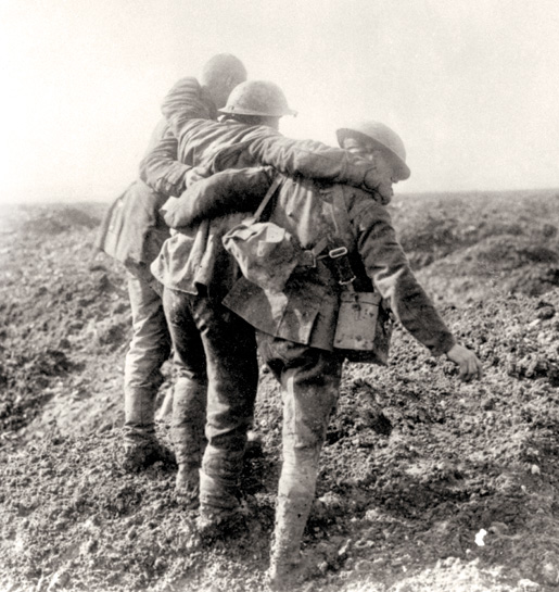 Assisting the wounded at Vimy Ridge. [PHOTO: LIBRARY AND ARCHIVES CANADA – PA001439]