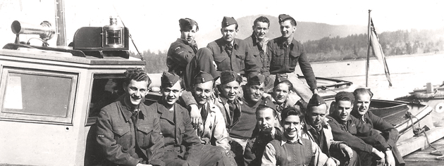 A RCAF Marine Branch crew at Patricia Bay, B.C., 1944. [PHOTO: COMOX AIR FORCE MUSEUM]