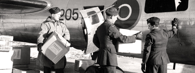 Boxes of penicillin are loaded into the Fortress flown by Air Commodore John Plant. [PHOTO: LIBRARY AND ARCHIVES CANADA—PA37267]