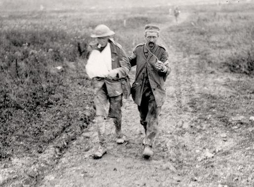A wounded Canadian escorts a German captured at Hill 70. [PHOTO: CANADIAN WAR MUSEUM—19920085-668]