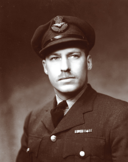 Squadron Leader Laurence Wells. [PHOTO: DEPARTMENT OF NATIONAL DEFENCE—E010988382]