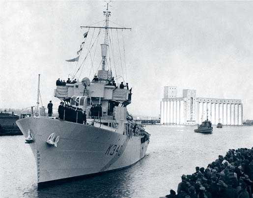 HMCS Owen Sound was commissioned at Collingwood, Ont., Nov. 17, 1943. [PHOTO: OWEN SOUND MARINE & RAIL MUSEUM]