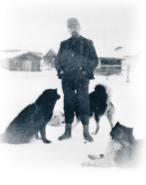 Explorer Roald Amundsen [PHOTO: LIBRARY AND ARCHIVES CANADA—C014073]
