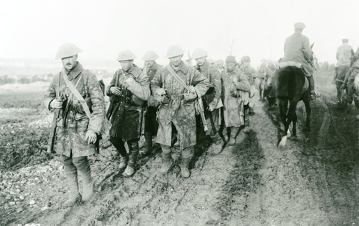 Canadian soldiers returning from trenches during the Battle of the Somme. [PHOTO: LIBRARY AND ARCHIVES CANADA—PA000832]