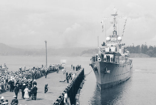 Crusader returns to Esquimalt from the Far East. [PHOTO: LIBRARY AND ARCHIVES CANADA]