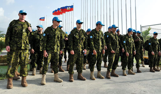 Members of the Royal 22nd Regiment in Haiti. [PHOTO: M.CPL. DAVID SINGLETON-BROWNE, CANADIAN FORCES COMBAT CAMERA]