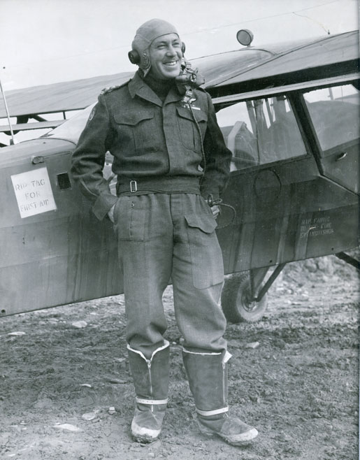Captain Peter Tees, 1952. [PHOTO: CANADIAN WAR MUSEUM—20050033-004]