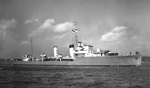 HMCS Assiniboine, November 1940. [PHOTO: LIBRARY AND ARCHIVES CANADA—PA184010]