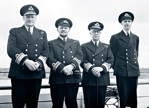 From left: Murray poses with Lieutenant-Commander Guy Windeyer, commanding officer of Wetaskiwin; Vice-Admiral Percy Nelles and Lt.-Cmdr. Ken Dyer, CO of HMCS Skeena. [PHOTO: LIBRARY AND ARCHIVES CANADA—PA198510]