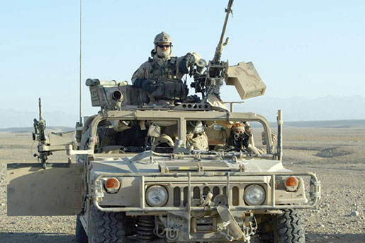 CSOR operators and their American Humvee patrol vehicle. [PHOTO: DEPARTMENT OF NATIONAL DEFENCE]