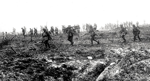Canadian infantry advance during the Battle of Vimy Ridge. [PHOTO: DEPARTMENT OF NATIONAL DEFENCE, LIBRARY AND ARCHIVES CANADA—PA001086]