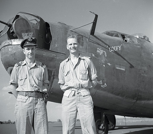 Flying Officer John West (left) and  FO Dave Bruce stand before their Liberator named Goofy. [PHOTO: LIBRARY AND ARCHIVES CANADA—E011084111]