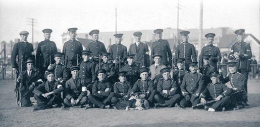 First volunteers, Saskatoon, First World War, 1914. [PHOTO: LIBRARY AND ARCHIVES CANADA—PA038513]