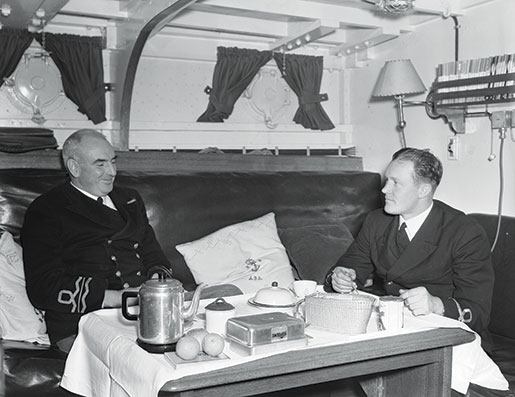 Lieutenant-Commander A.D. MacLean (left) and Sub-Lieutenant A.B. Strange, November 1941. [PHOTO: LIBRARY AND ARCHIVES CANADA—PA105646]