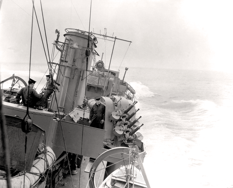 Historic WWII Photo – HMCS Assiniboine - Legion Magazine