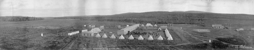 An internment camp at Valcartier held “enemy aliens.” Between 1914 and 1920, more than two dozen internment camps and receiving stations existed across Canada. [PHOTO: CANADIAN WAR MUSEUM—19990058-001]