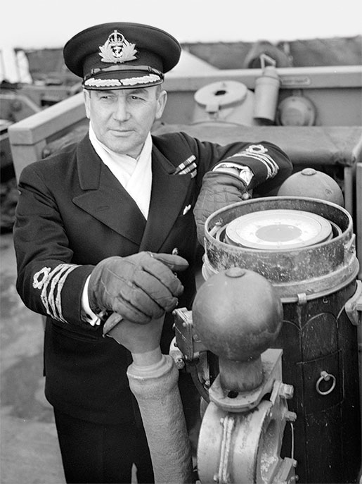 Lieutenant-Commander Clarence King [PHOTO: LIEUTENANT GILBERT MILNE, DEPARTMENT OF NATIONAL DEFENCE, LIBRARY AND ARCHIVES CANADA—PA191029]